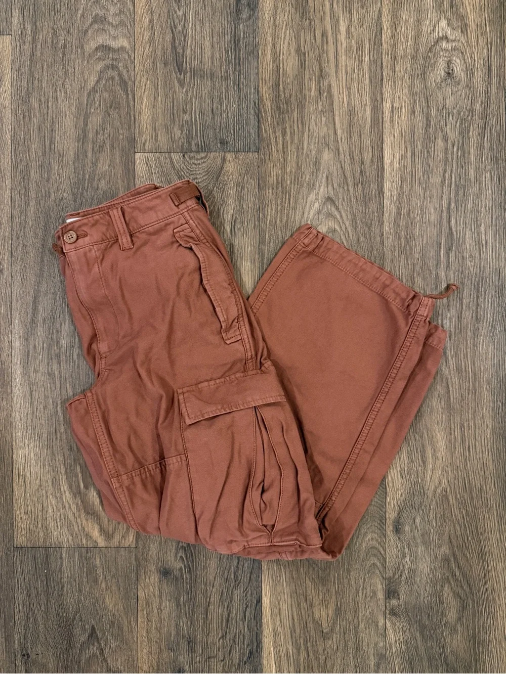 Aritzia TNA supply cargo pants